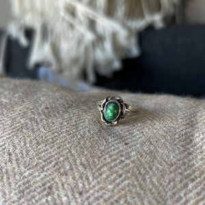 Stunning sterling silver turquoise flower ring